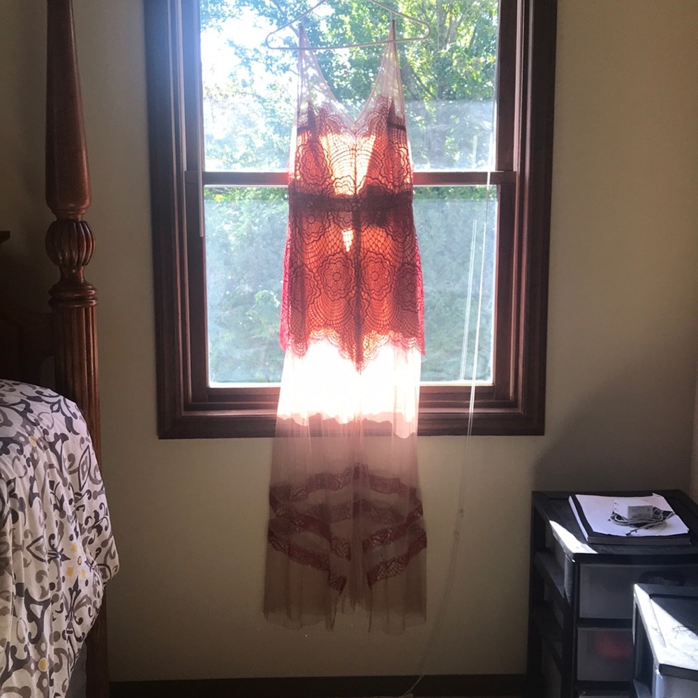 Beautiful dress with red lace and see through mesh - Picture 2 of 4